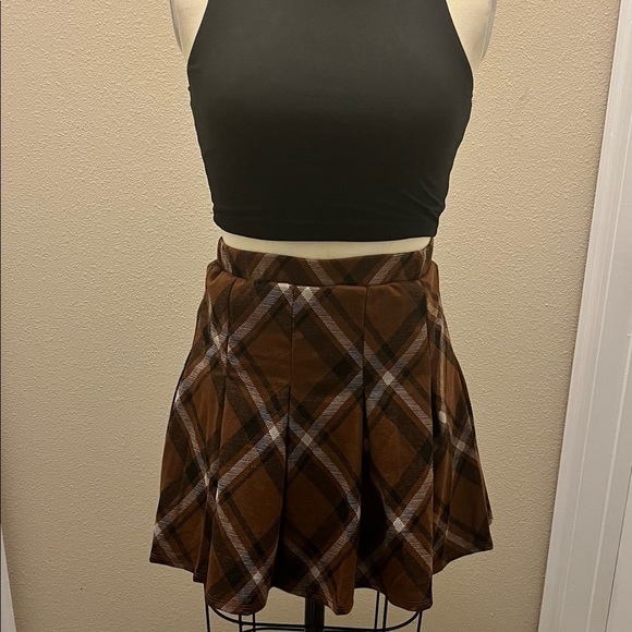 Plus Size Plaid Mini Skirt - Picture 5 of 5